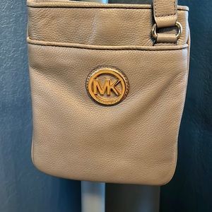 Micheal Kors crossbody bag